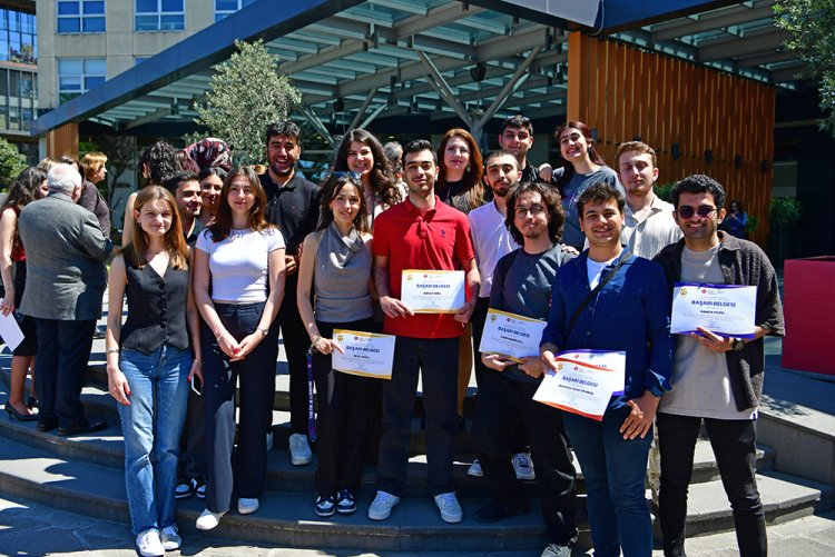 “İKÜ Fen-Edebiyat Fakültesi Öğrenci Başarı Ödülleri Töreni”